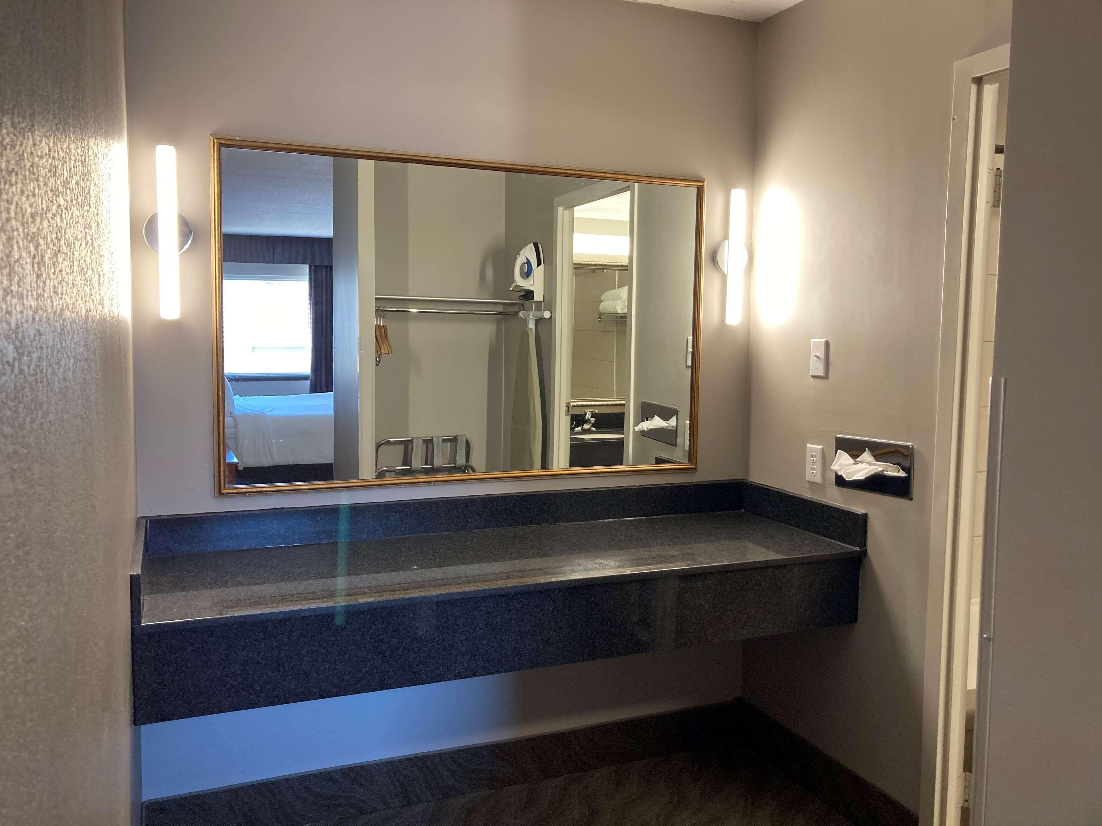 Best Western North Bay Hotel & Conference Centre Экстерьер фото